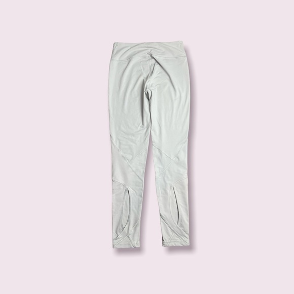 Victoria’s Secret Sport Light Gray Knockout Leggings Size M Full Length 27.5” - Picture 3 of 11